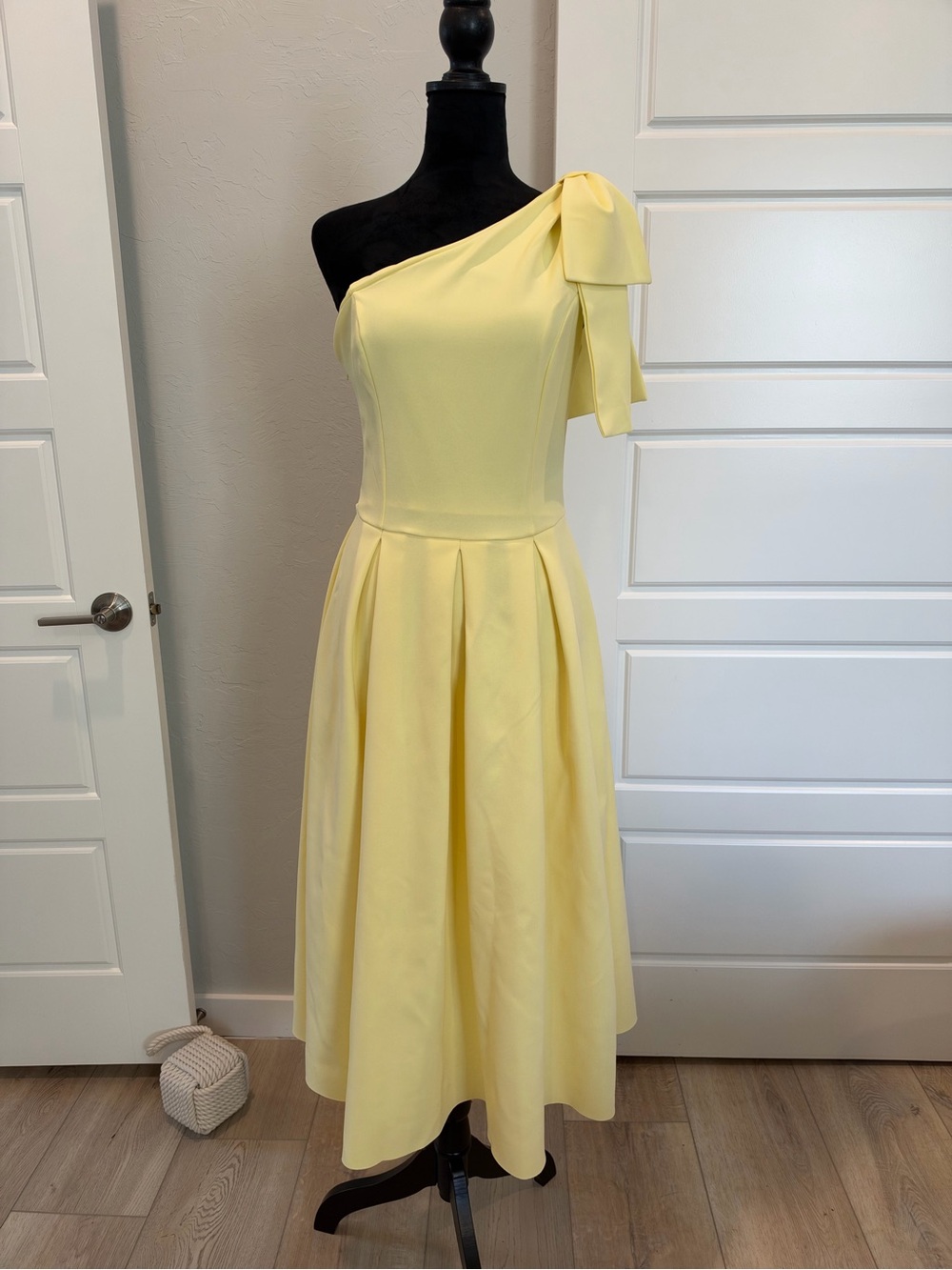 Club L London Pale Yellow One-Shoulder Midi Dress with Shoulder Bow